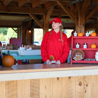 girl works at the counter in the fall season